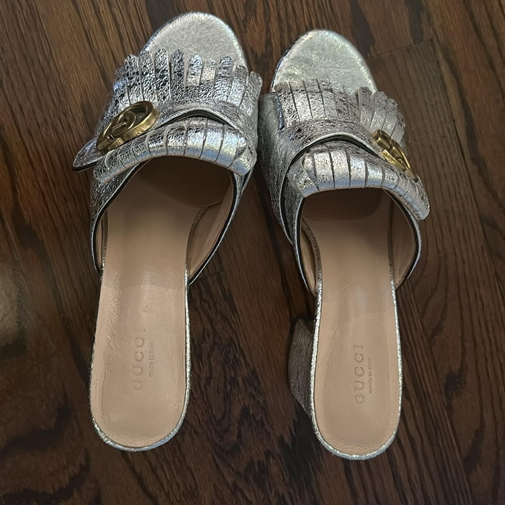 Gucci Silver Crinkled Leather GG Marmont Fringed Mules Size 39 - Picture 3 of 5